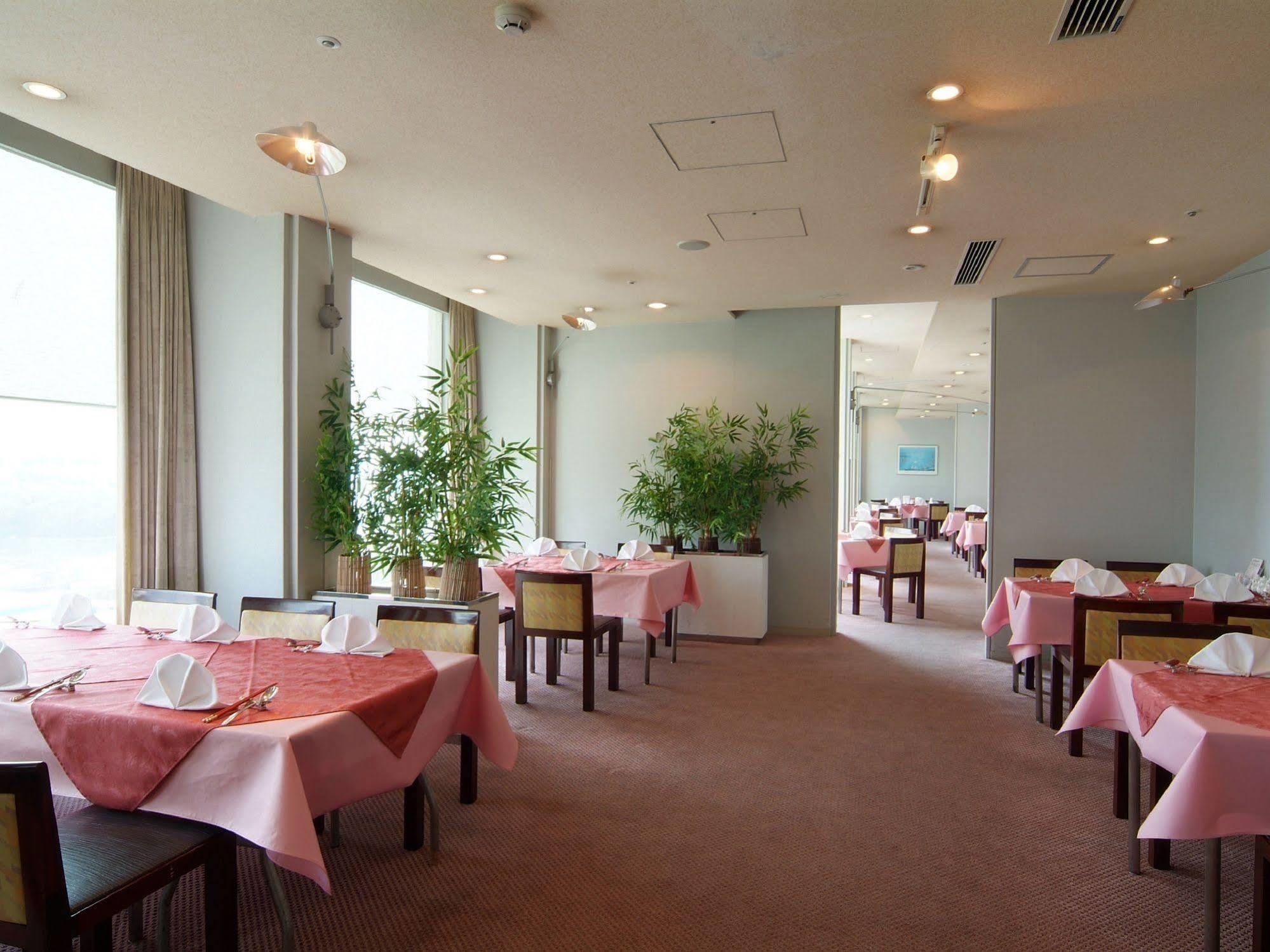 Hotel Crown Palais Kitakyushu Esterno foto