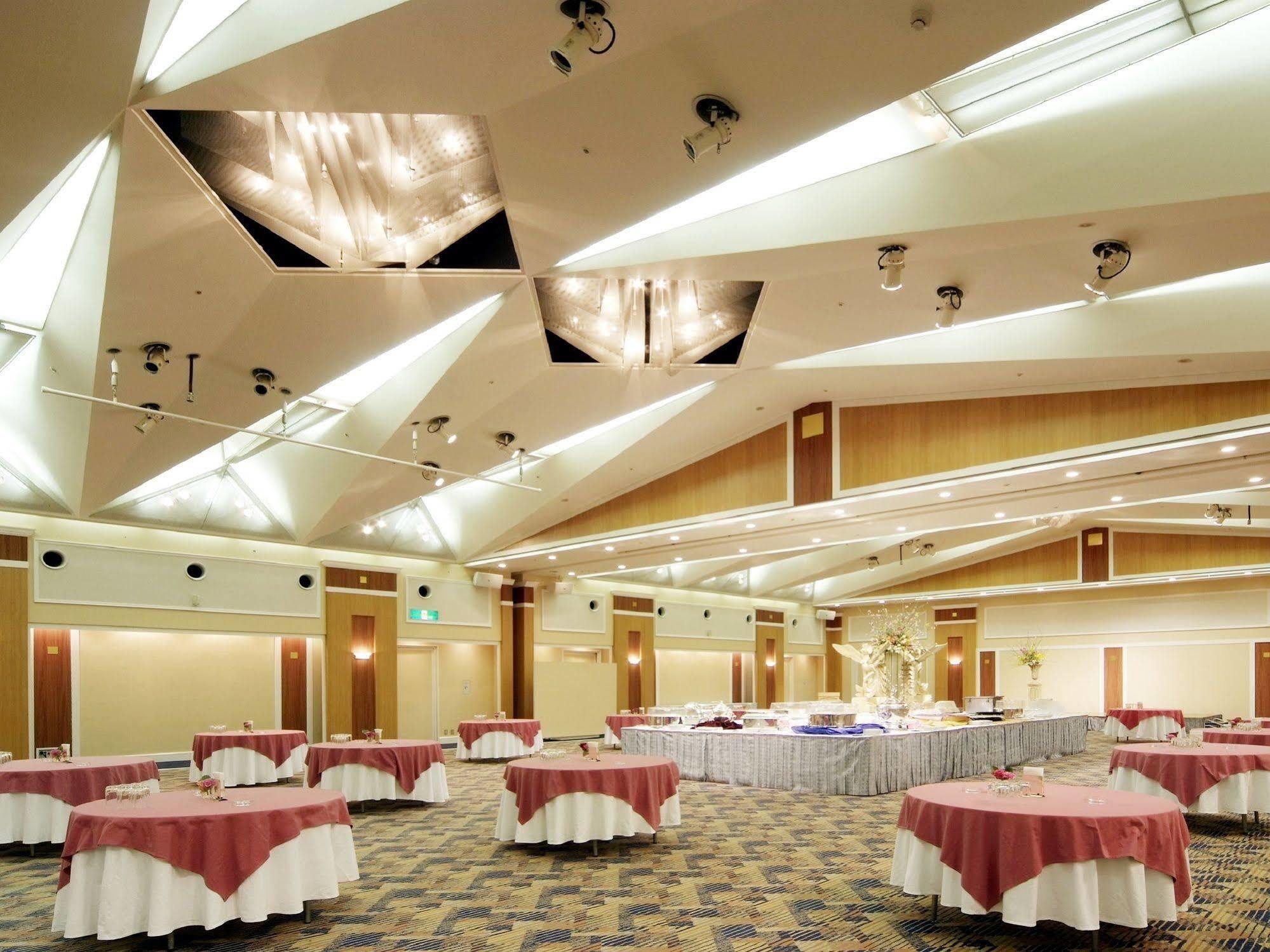 Hotel Crown Palais Kitakyushu Esterno foto